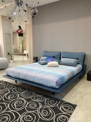 Кровать с покрывалом и подушками Freespirit